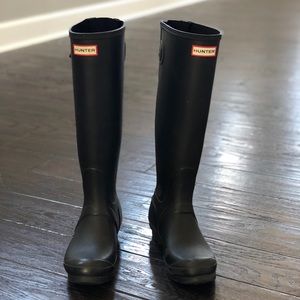 Matte black hunter boots size 8